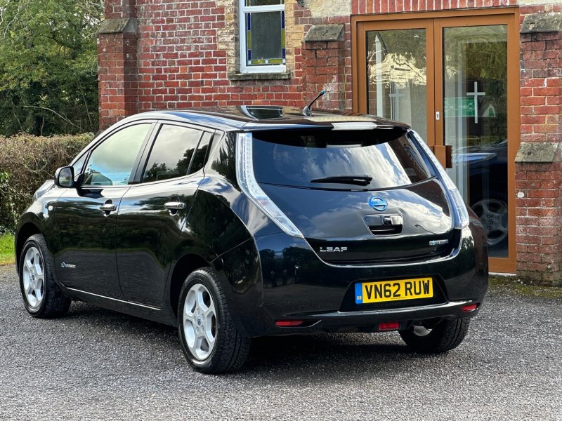 NISSAN LEAF